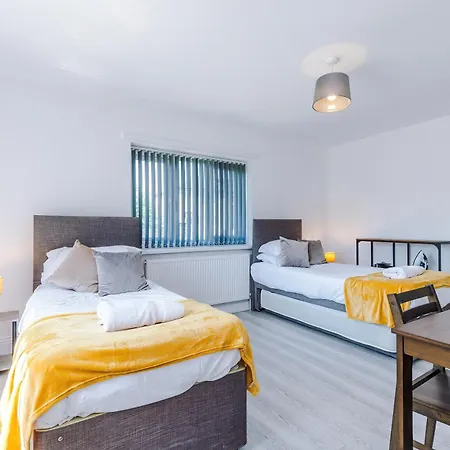 Large 5br House - With Spacious Parking - Close To Station Σπίτι διακοπών Skipton