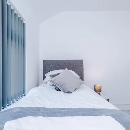 Σπίτι διακοπών Large 5br House - With Spacious Parking - Close To Station