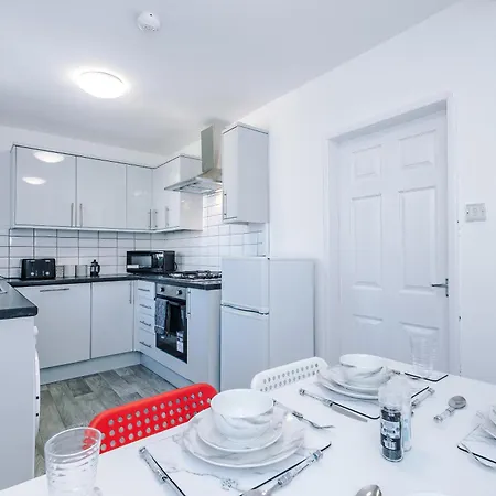 Large 5br House - With Spacious Parking - Close To Station Skipton