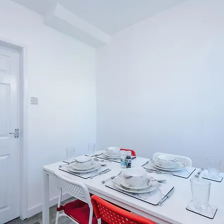 Large 5br House - With Spacious Parking - Close To Station Σπίτι διακοπών Skipton