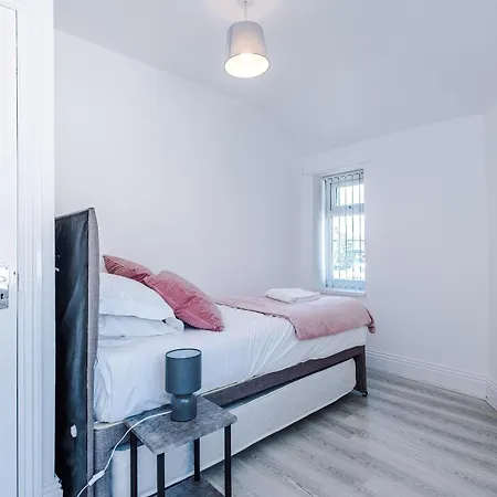 Large 5br House - With Spacious Parking - Close To Station Σπίτι διακοπών Skipton