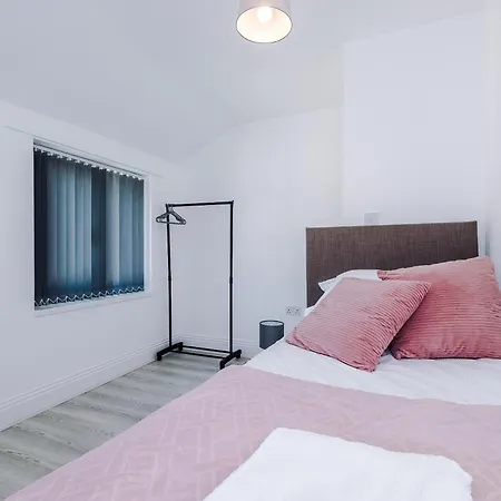 Casa vacanze Large 5br House - With Spacious Parking - Close To Station
