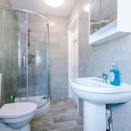 Large 5br House - With Spacious Parking - Close To Station Σπίτι διακοπών Skipton