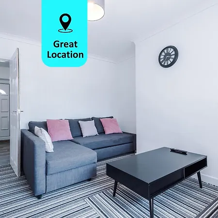 Large 5br House - With Spacious Parking - Close To Station Σπίτι διακοπών