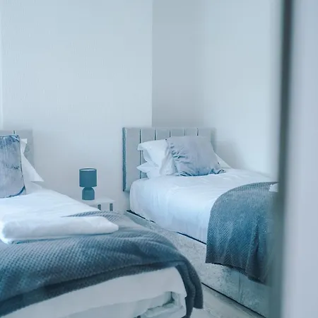 別荘 Large 5br House - With Spacious Parking - Close To Station